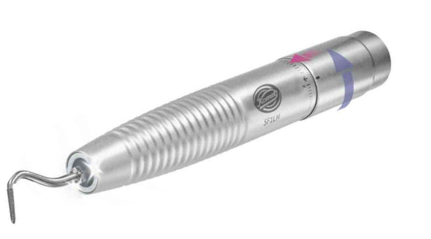 Figura 2 Manipolo sonico KOMET SF1LM. Il manipolo è dotato di illuminazione a fibra otticae di una apposita ghiera di selezione per i valori di potenza.