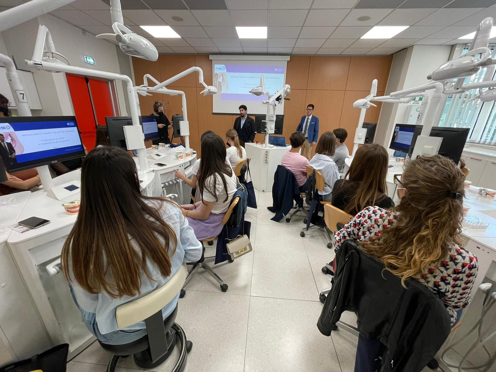 Workshop pratico del Dr. Sonaglia per gli studenti presso la facoltà di Odontoiatria Sapienza di Roma in occasione del CONGRESSO NAZIONALE AISO 2022.