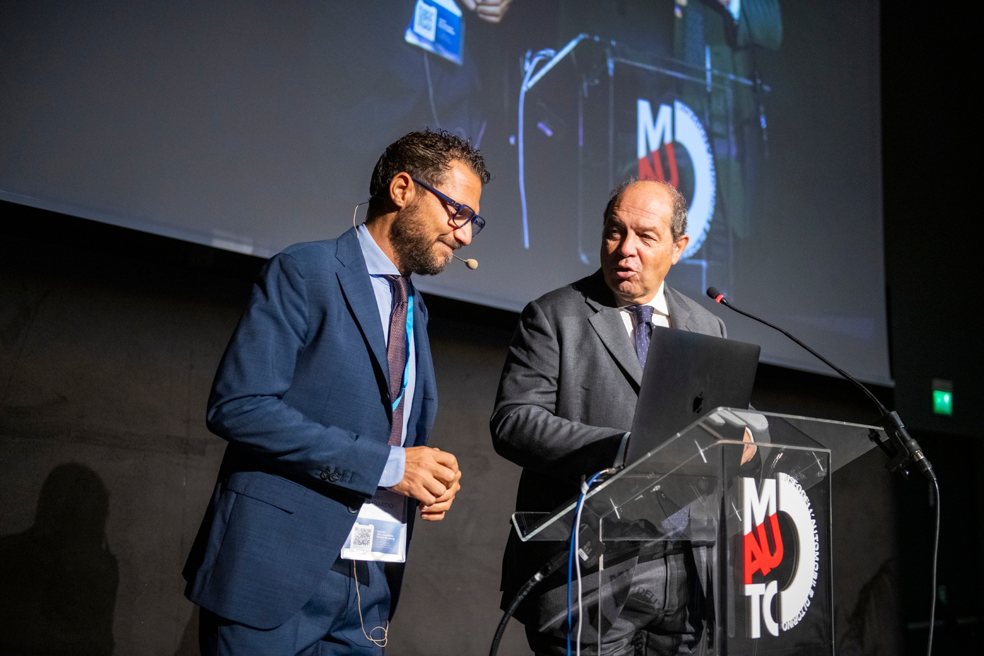 Video della relazione del Dr. Lombardo al Congresso Nazionale 2022: Strumenti sonici: soluzioni innovative per l’operatività clinica