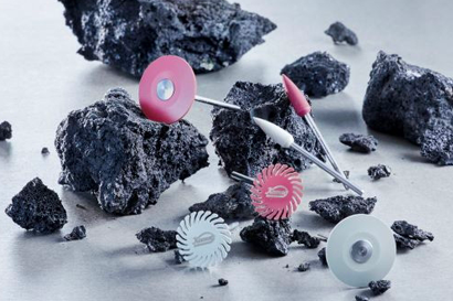 I gommini ETNA sono il complemento perfetto degli abrasivi, in quanto sono realizzati con un materiale più morbido e presentano una speciale granulazione diamantata che garantisce un lavoro fluido...